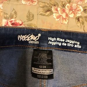 Mossimo Supply Co. Jeans - High rise embroidered jegging Mossimo Supply Co. Jeans - High rise embroidered jegging